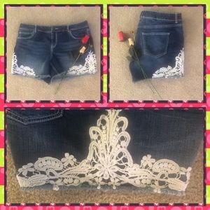 💖💚Maurice’s denim frayed shorts/lace trim